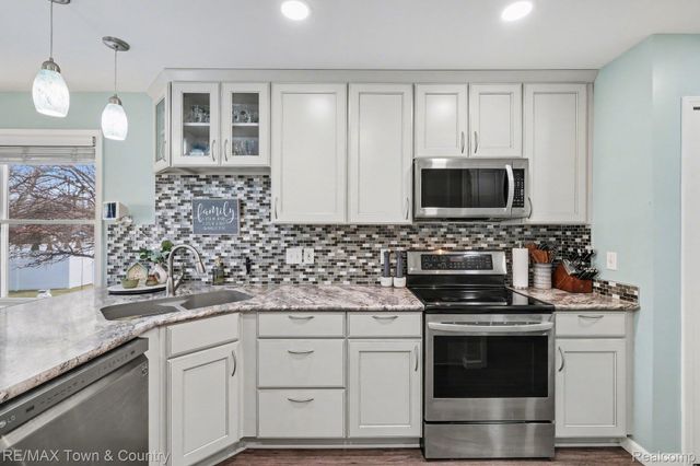 223 Primrose Lane, Flushing, MI 48433