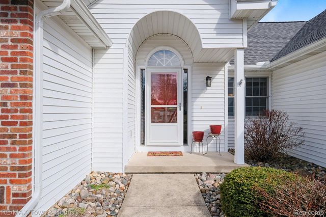 223 Primrose Lane, Flushing, MI 48433