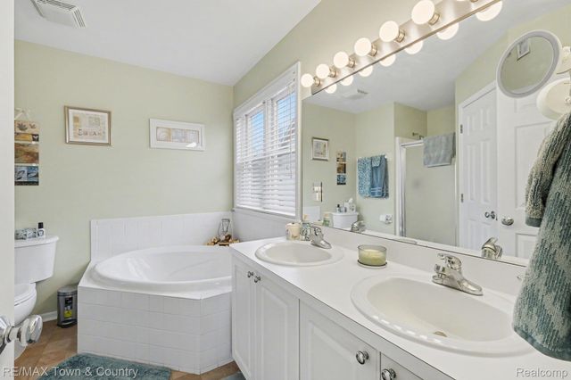 223 Primrose Lane, Flushing, MI 48433