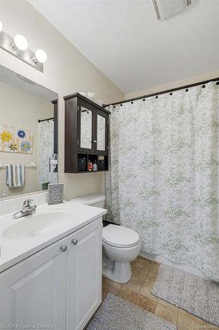 223 Primrose Lane, Flushing, MI 48433