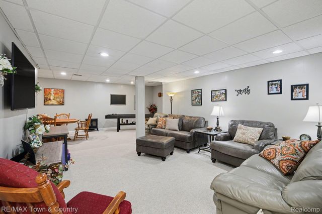 223 Primrose Lane, Flushing, MI 48433