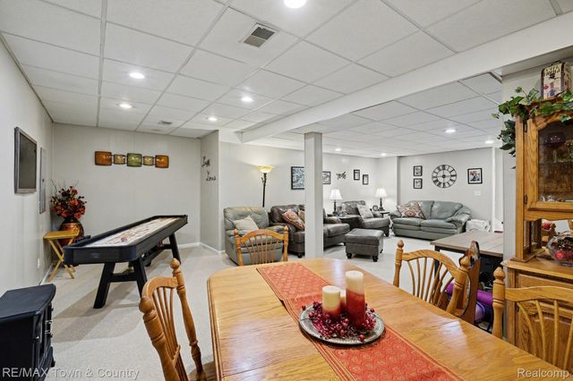 223 Primrose Lane, Flushing, MI 48433