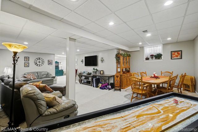 223 Primrose Lane, Flushing, MI 48433