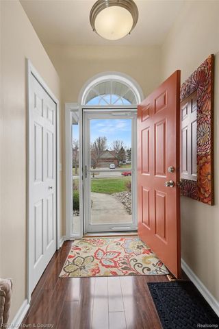 223 Primrose Lane, Flushing, MI 48433