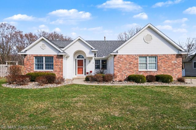 223 Primrose Lane, Flushing, MI 48433