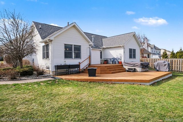 223 Primrose Lane, Flushing, MI 48433