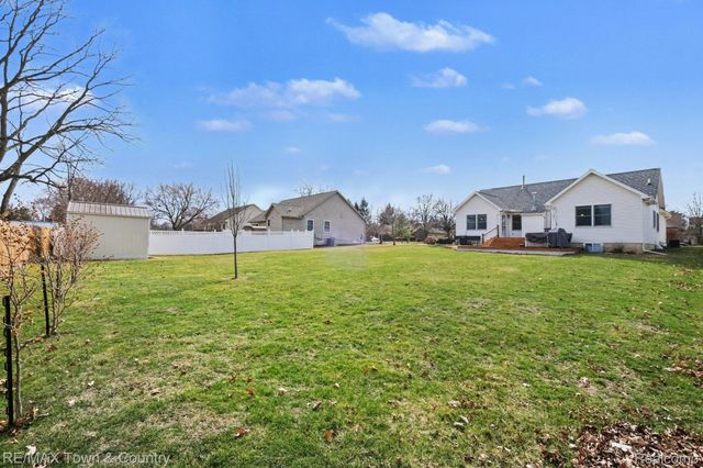 223 Primrose Lane, Flushing, MI 48433