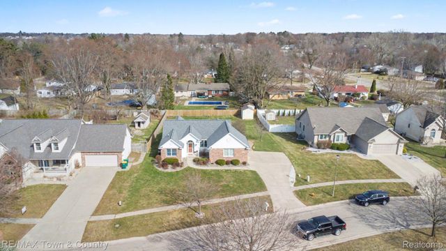 223 Primrose Lane, Flushing, MI 48433