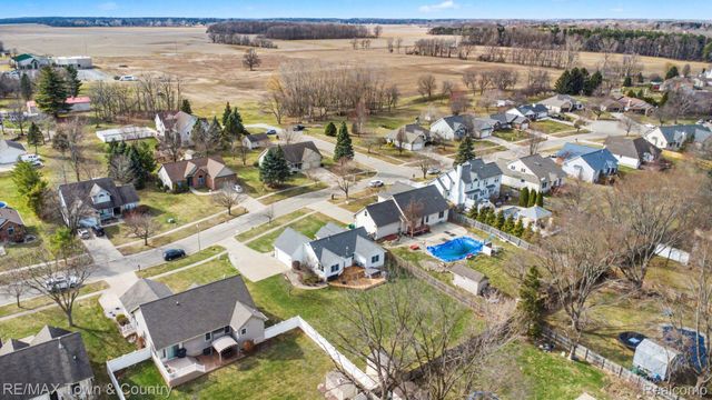 223 Primrose Lane, Flushing, MI 48433