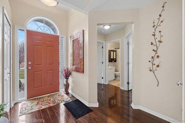 223 Primrose Lane, Flushing, MI 48433