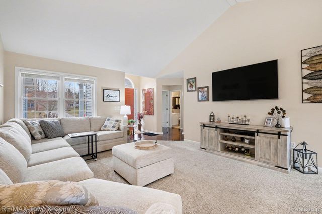 223 Primrose Lane, Flushing, MI 48433