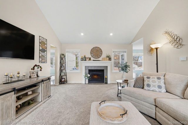 223 Primrose Lane, Flushing, MI 48433