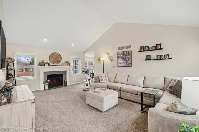 223 Primrose Lane, Flushing, MI 48433