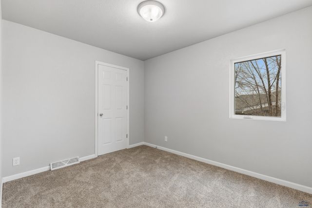 929 HALLEY AVE, Rapid City, SD 57701