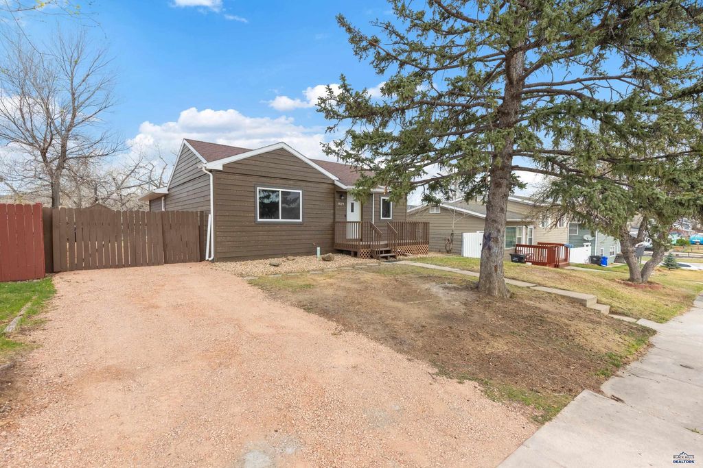 929 HALLEY AVE, Rapid City, SD 57701