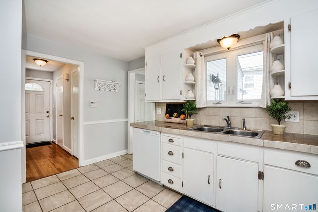 42 Haynes Road, West Hartford, CT 06117