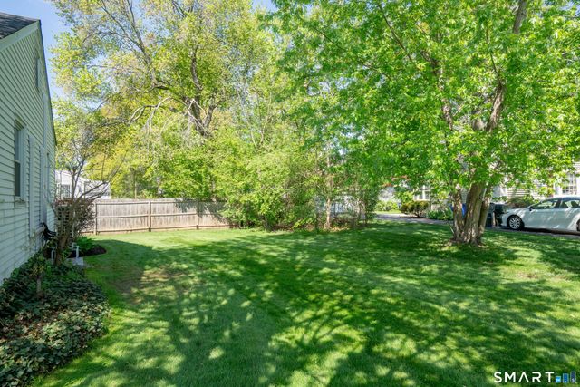 42 Haynes Road, West Hartford, CT 06117