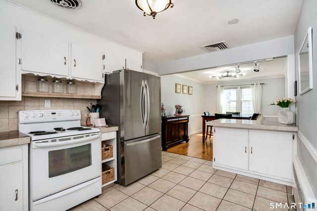 42 Haynes Road, West Hartford, CT 06117