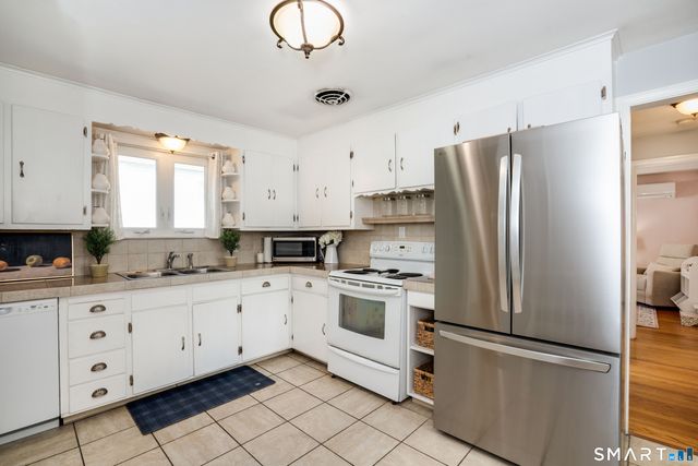 42 Haynes Road, West Hartford, CT 06117