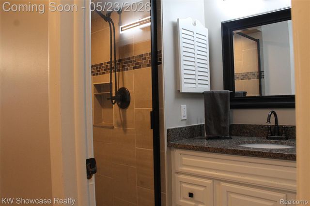 5226 Green Road, West Bloomfield Charter Township, MI 48323
