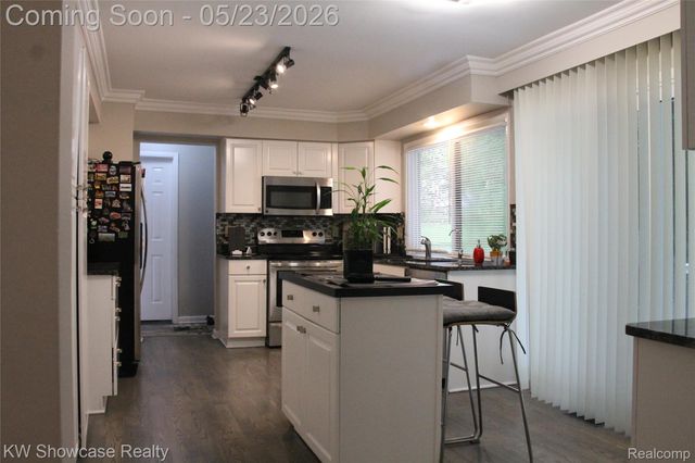 5226 Green Road, West Bloomfield Charter Township, MI 48323