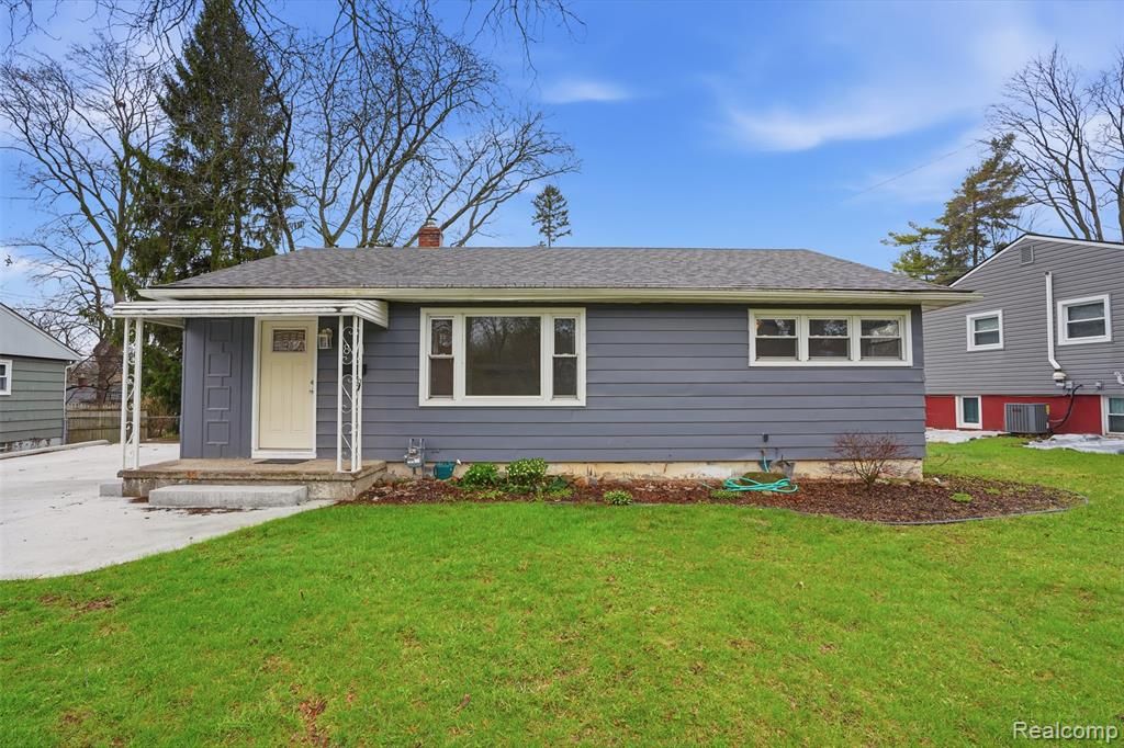 831 Loyola Drive, Ann Arbor, MI 48103