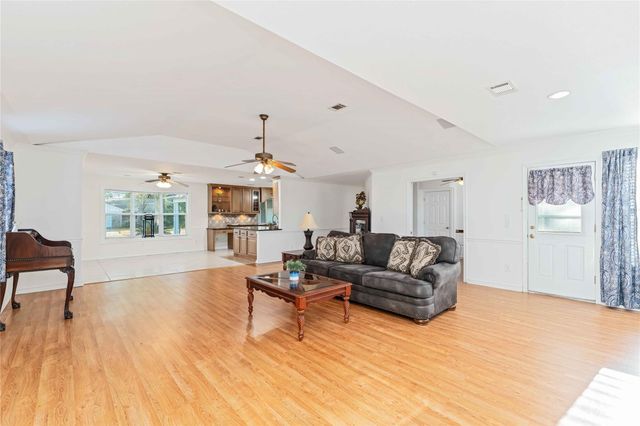 606 Packer Court, Webster, TX 77598