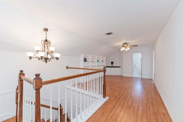 606 Packer Court, Webster, TX 77598