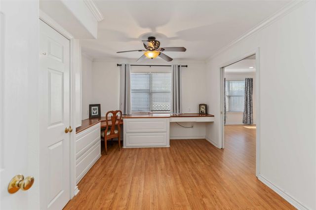 606 Packer Court, Webster, TX 77598