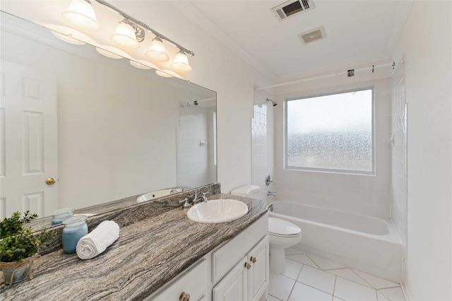 606 Packer Court, Webster, TX 77598