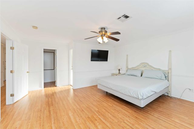 606 Packer Court, Webster, TX 77598