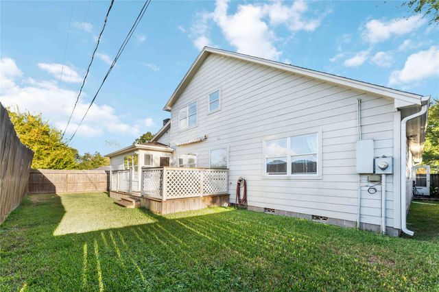 606 Packer Court, Webster, TX 77598