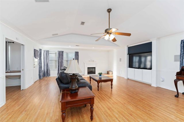 606 Packer Court, Webster, TX 77598