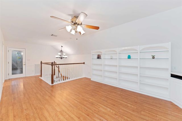 606 Packer Court, Webster, TX 77598