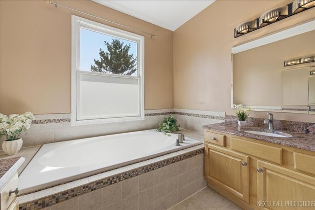 1098 Cleveland Avenue, Batavia, IL 60510