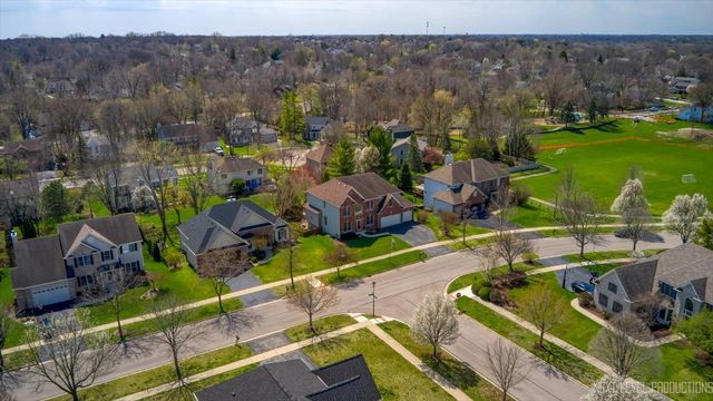 1098 Cleveland Avenue, Batavia, IL 60510