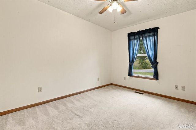 52 E Lakeview Drive, De Soto, MO 63020
