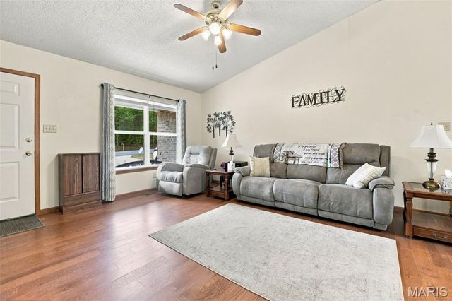 52 E Lakeview Drive, De Soto, MO 63020
