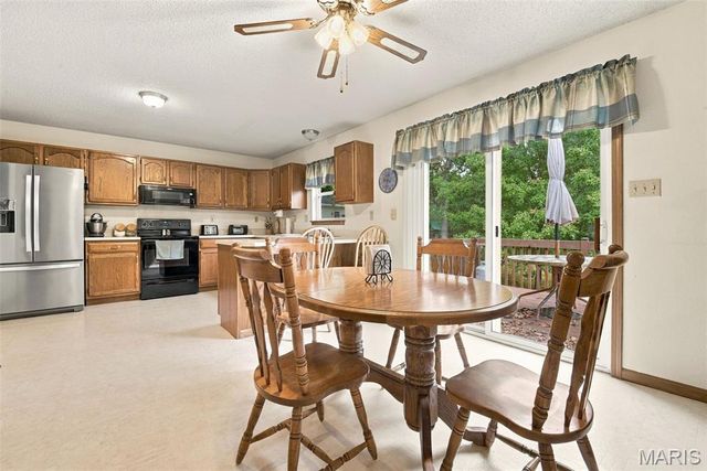 52 E Lakeview Drive, De Soto, MO 63020