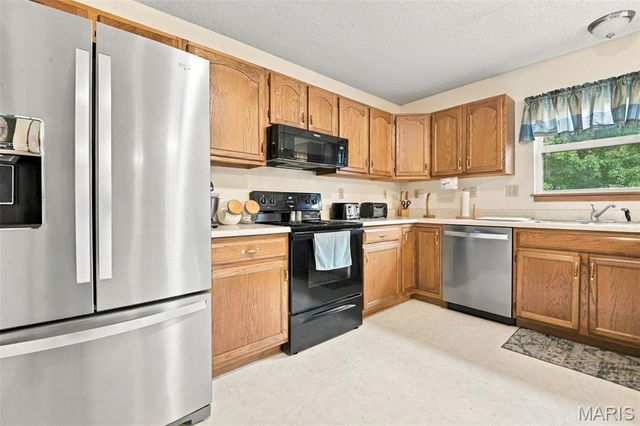 52 E Lakeview Drive, De Soto, MO 63020
