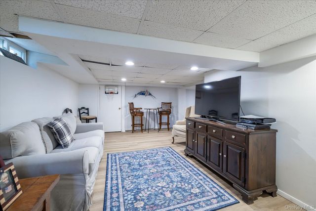 1 Schuyler Avenue, Rockville Centre, NY 11570