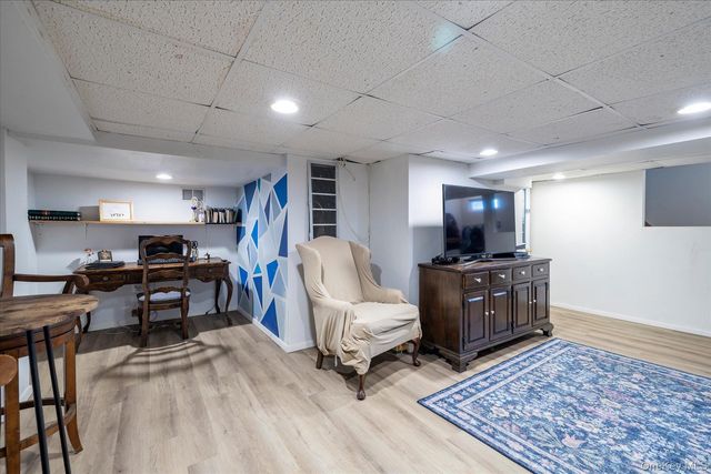1 Schuyler Avenue, Rockville Centre, NY 11570