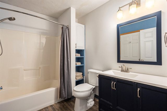 1431 W Lakewood Boulevard, Holland, MI 49424