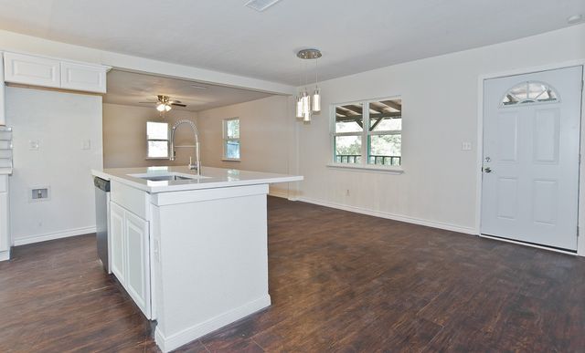 913 Cove Trail, Little Elm, TX 75068