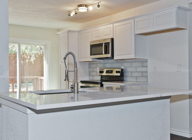 913 Cove Trail, Little Elm, TX 75068