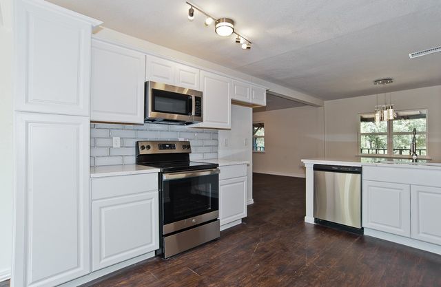 913 Cove Trail, Little Elm, TX 75068