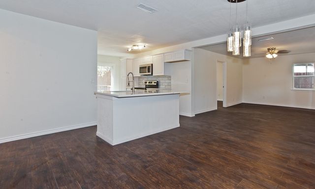 913 Cove Trail, Little Elm, TX 75068