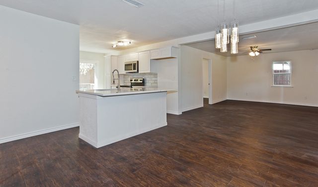 913 Cove Trail, Little Elm, TX 75068