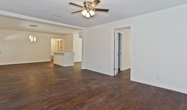 913 Cove Trail, Little Elm, TX 75068