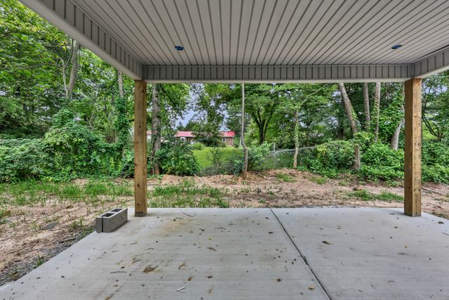 318 Switchgrass Dr, Clarksville, TN 37042